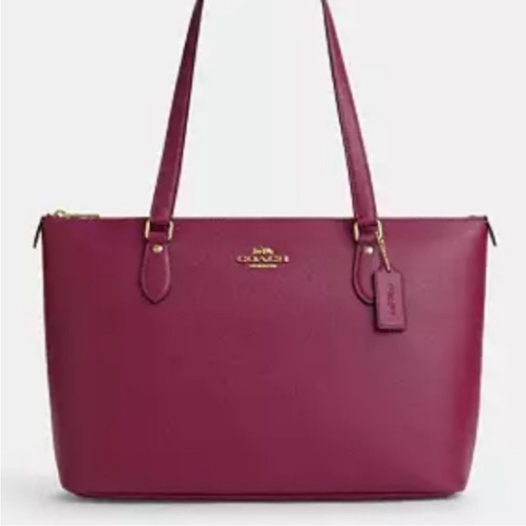 Coach Gallery Tote Bag
Shoulder Bag - Picture 2 of 16